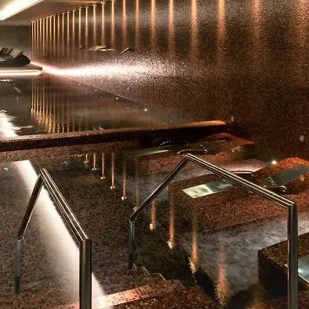 Отель Hilton Porto Gaia Вила-Нова-ди-Гая