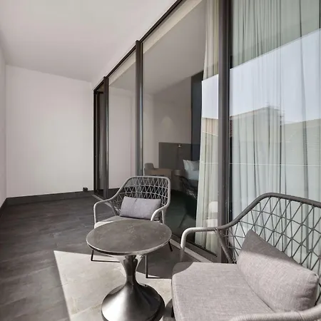 Отель Hilton Porto Gaia Вила-Нова-ди-Гая
