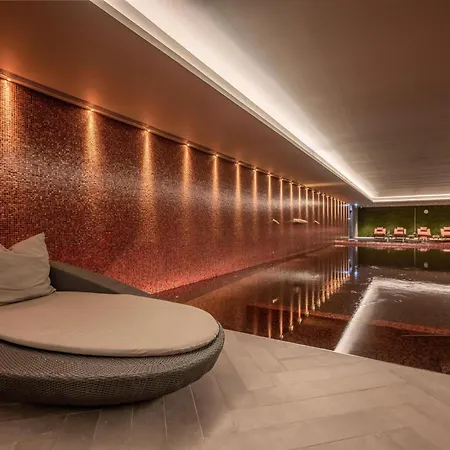 Отель Hilton Porto Gaia Вила-Нова-ди-Гая