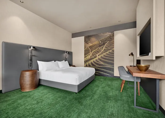 Hotel Hilton Porto Gaia 5*